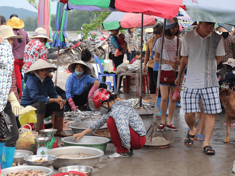 Mỗi khu chợ đều phản ánh nếp sống, văn hoá của người dân địa phương