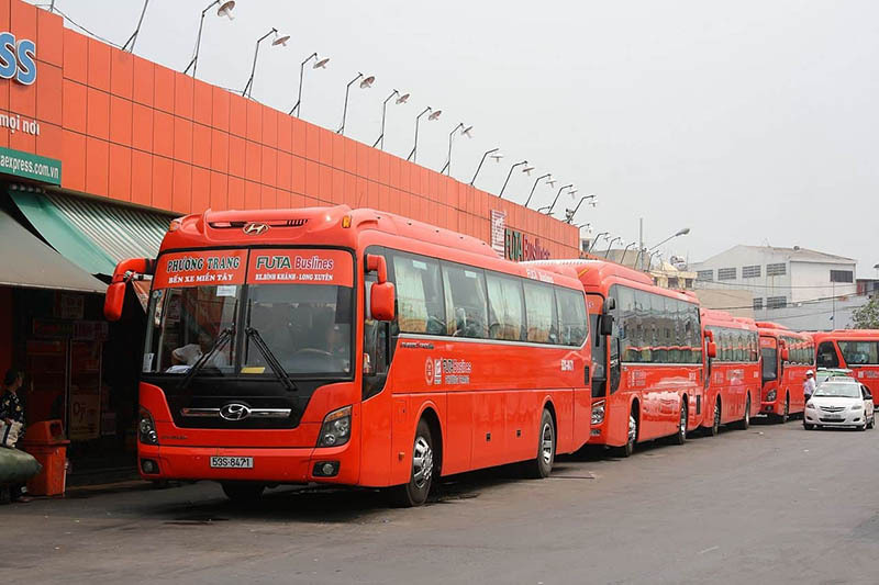 Di chuyển bằng xe khách để du lịch Bình Liêu Quảng Ninh