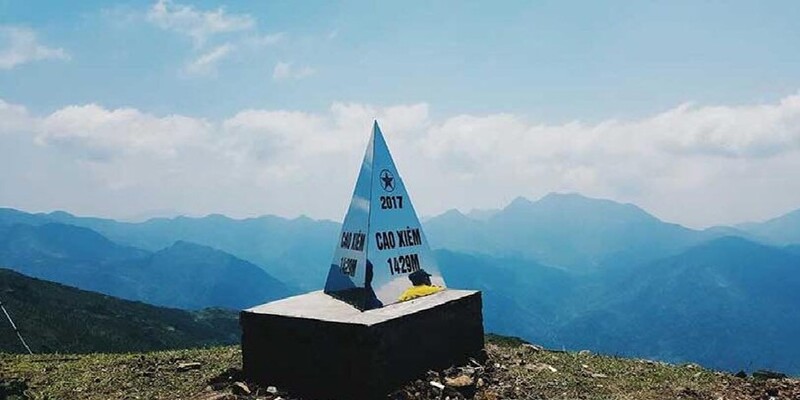 Đỉnh Cao Xiêm sẽ giúp du khách chiêm ngưỡng toàn bộ quan cảnh núi rừng