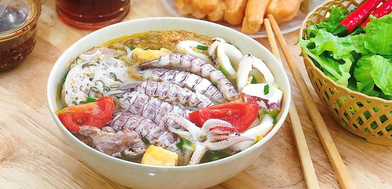núi Bài Thơ Quảng Ninh