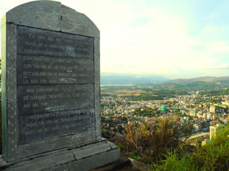 núi Bài Thơ Quảng Ninh