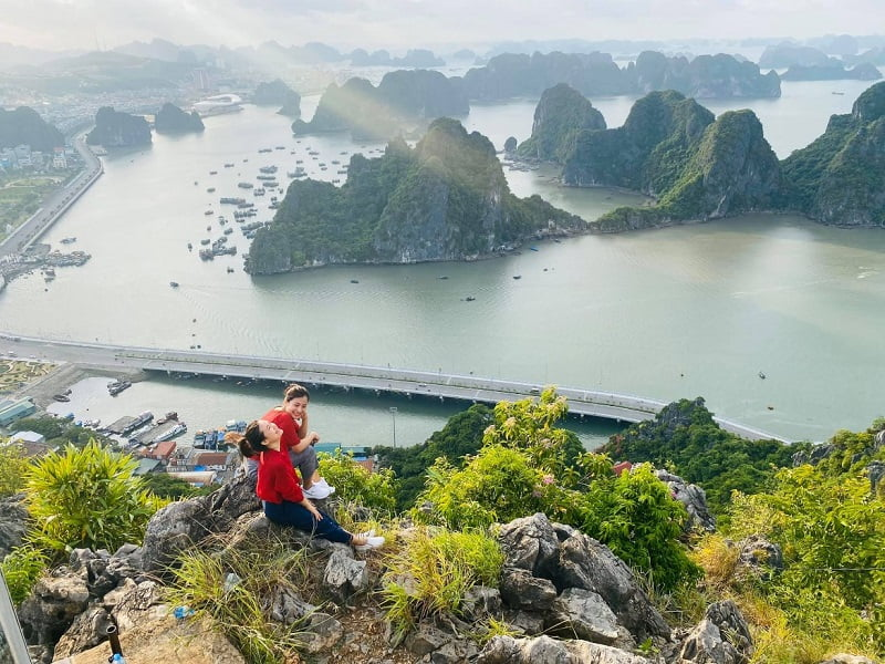núi Bài Thơ Quảng Ninh